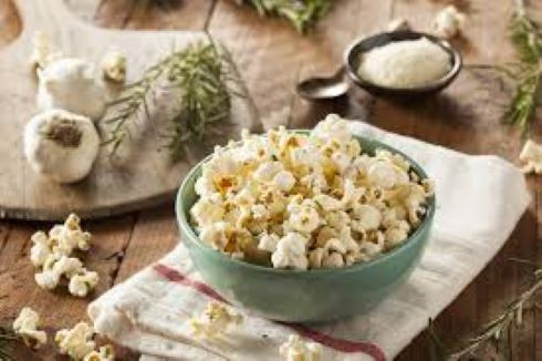 Herbed Garlic-Parmesan Popcorn 